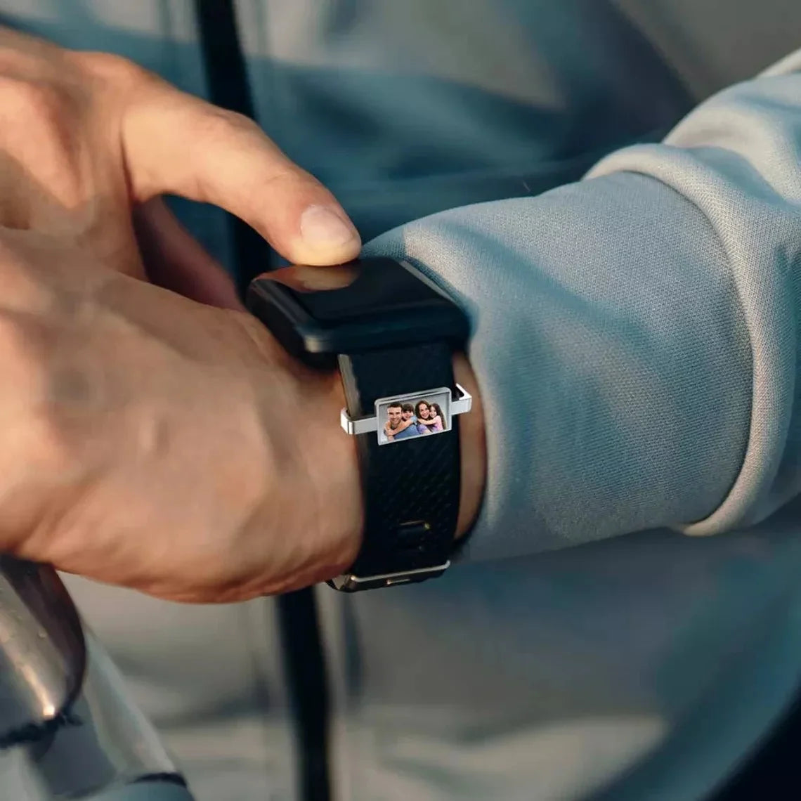 Smart Watch with Stylish Decorative Strap